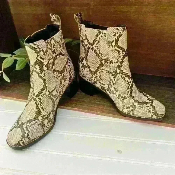 New NORDSTROM LEATHER Snakeskin Style Booties - So Cute! Size 6 MSRP: $89.00 - Picture 8 of 15